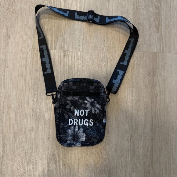 badbad "Not Drugs" Crossbody Shoulder Bag – Black – New - Picture 3 of 5